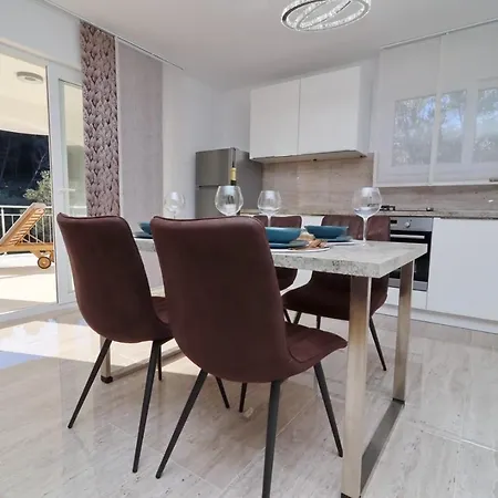 Seafront Green, Private Heated Pool, Bbq, Beachfront Villa