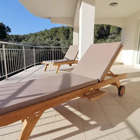 Villa Seafront Green, Private Heated Pool, Bbq, Beachfront