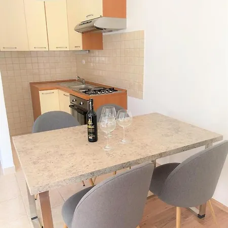 Seafront Green, Private Heated Pool, Bbq, Beachfront 别墅 尼亚卢卡