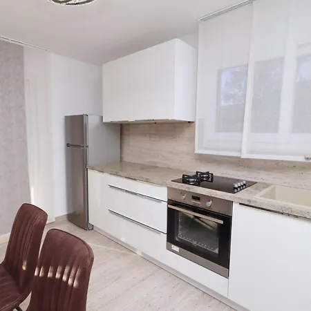 Seafront Green, Private Heated Pool, Bbq, Beachfront *